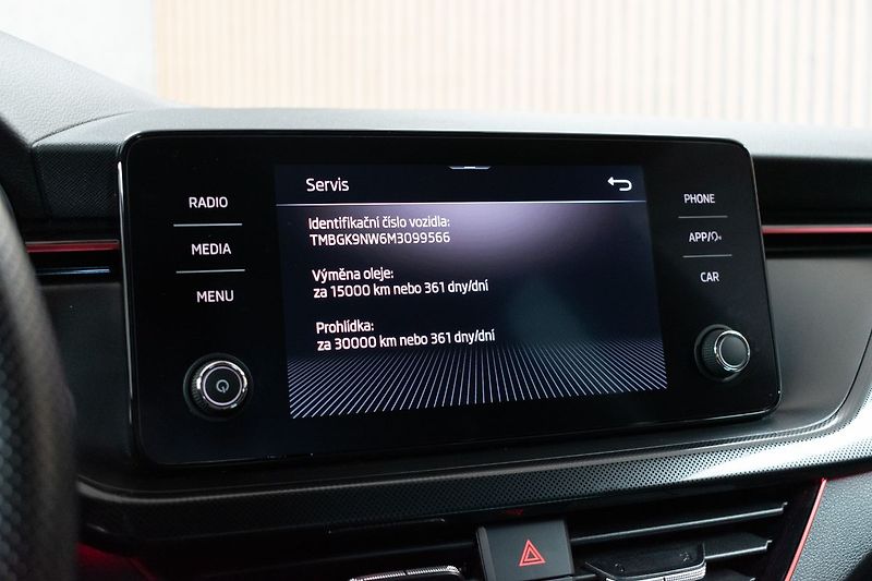 Škoda Kamiq 1.5 TSI MONTE CARLO*TAŽNÉ*ČR* - fotka 36 z 47