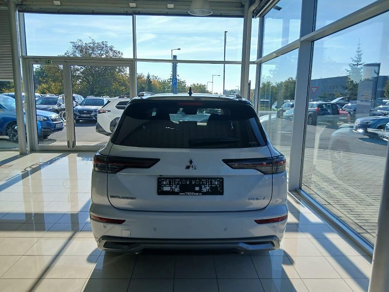 Mitsubishi Outlander (2026) 2.4 PHEV Instyle | 8 let zár. - fotka 3 z 7