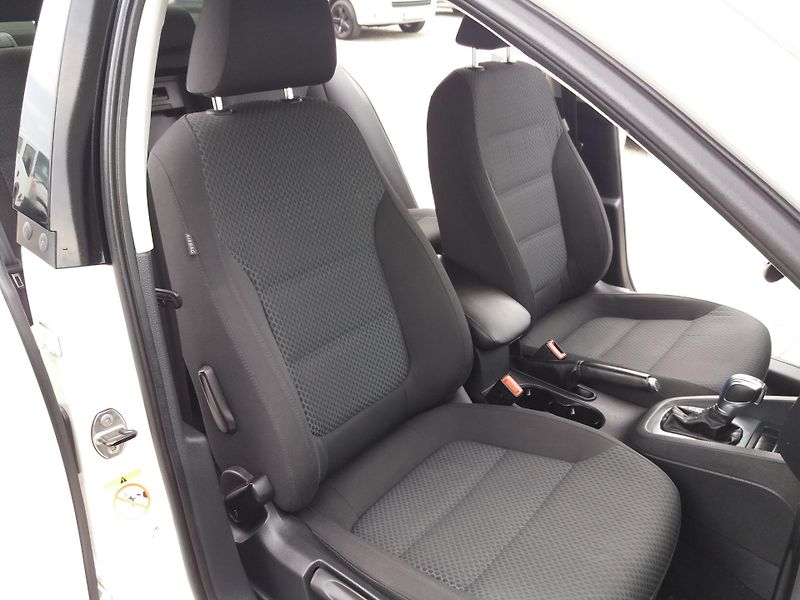 Volkswagen Jetta 1.4TSi,DSG,90kW,SERVI.KNÍŽKA!! - fotka 14 z 23