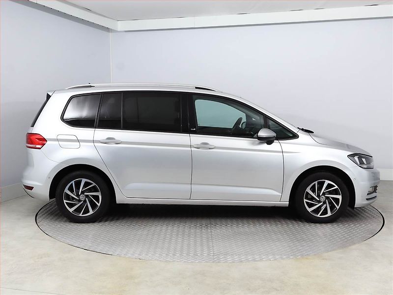 Volkswagen Touran (2017) Comfortline 1.4 TSI, Automat - fotka 6 z 18