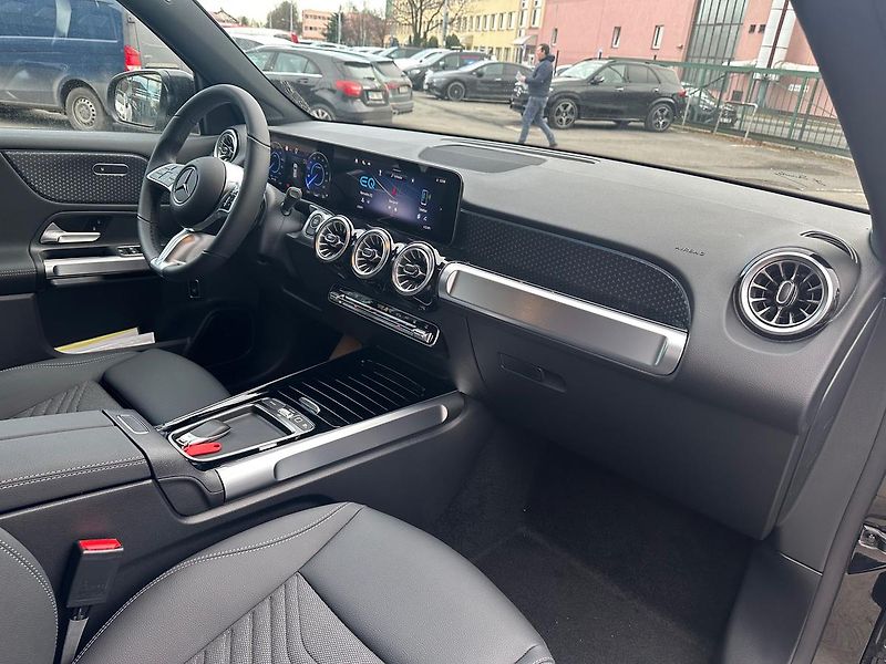 Mercedes-Benz EQB 250+ demo - fotka 14 z 21