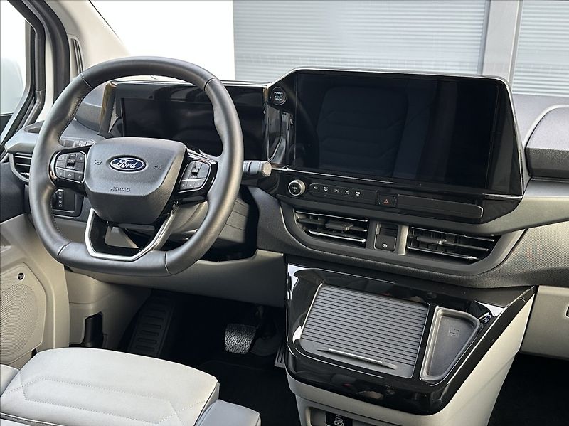 Ford Tourneo Custom 2,0 170PS  L2 Titanium X A/T 4 - fotka 25 z 58