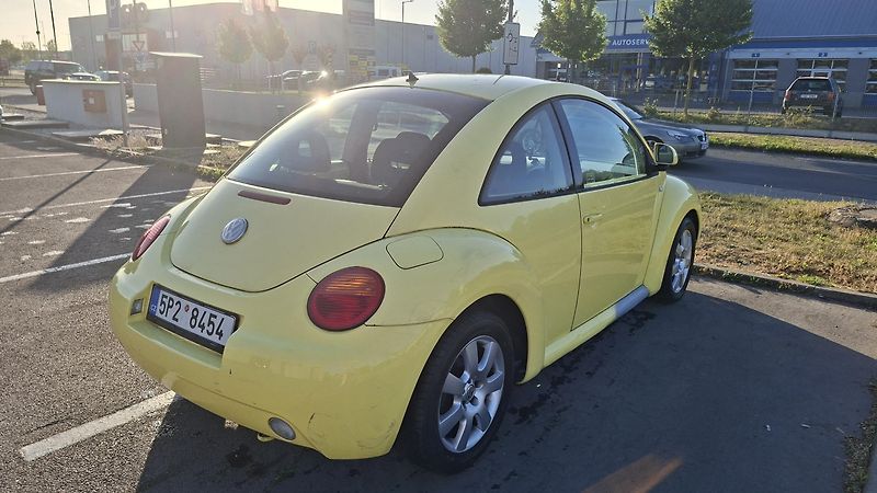 Volkswagen New Beetle (1999) - fotka 5 z 14