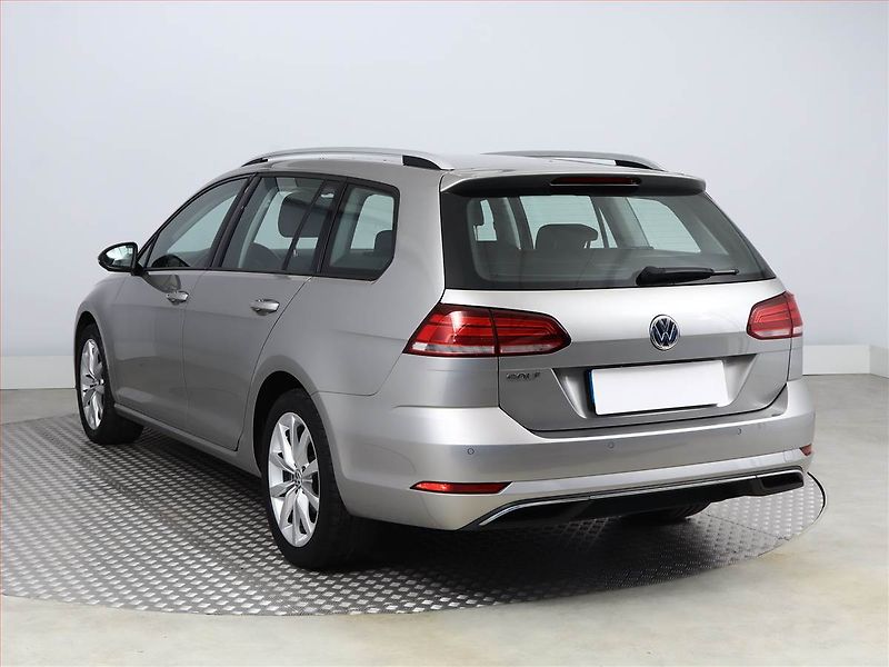 Volkswagen Golf (2018) 1.0 TSI, Tempomat - fotka 4 z 17