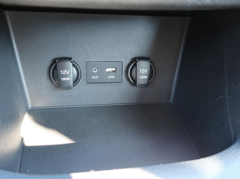 Hyundai i30 1.6CRDi 85kW STYLE NAVI ALU - fotka 24 z 31