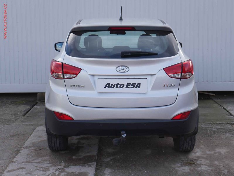 Hyundai ix35 (2014) 1.6i, AC, výhřev sed - fotka 5 z 16