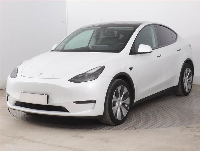 Tesla Model Y (2021) Long Range AWD 79kWh, SoH 92% - fotka 2 z 21