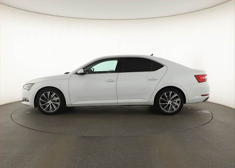 Škoda Superb (2017) 2.0 TDI, Automat, Kůže, Navi - fotka 3 z 20