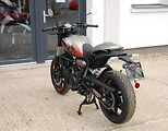 Royal Enfield (2026) Guerrilla 450 Apex Black - náhled 11