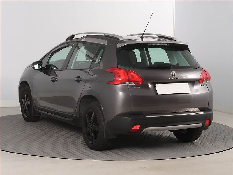 Peugeot 2008 (2016) 1.2 PureTech, Tempomat - fotka 4 z 12