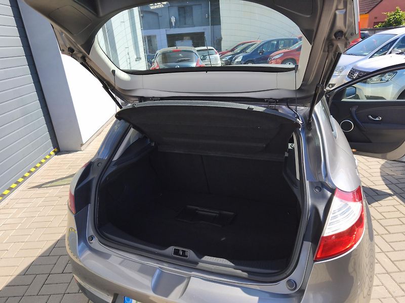 Renault Mégane (2009) 1,616V 81kW 6-ti kvalt!! - fotka 22 z 28