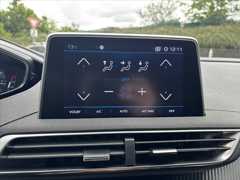 Peugeot 3008 1,2 PT AT 1.ČR PLNÝ SERVIS - fotka 22 z 37