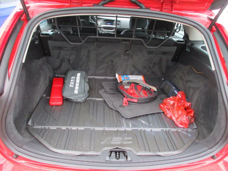 Volvo V60 (2011) combi 2,0 D  servis Volvo - fotka 8 z 13