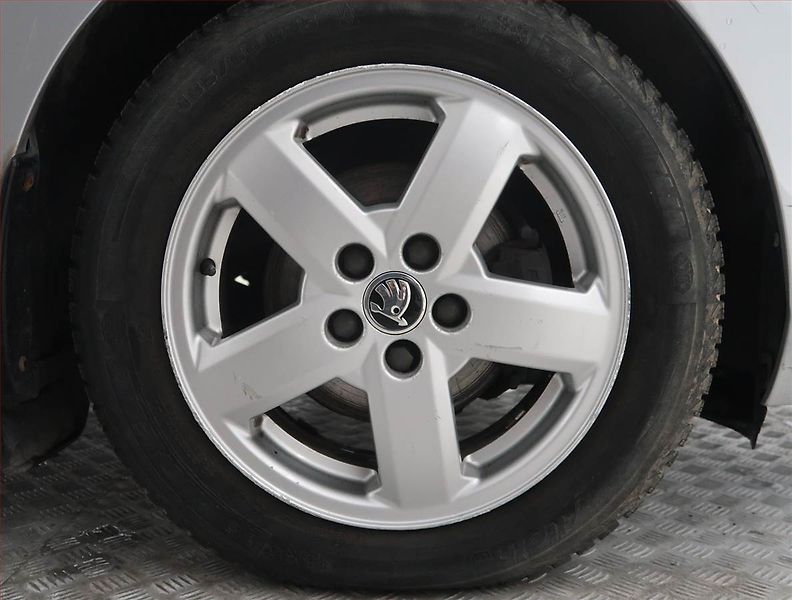 Škoda Rapid (2013) Ambition 1.2 TSI - fotka 14 z 16