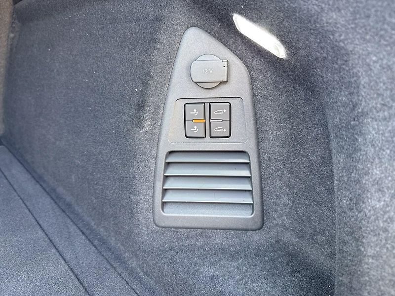 Volkswagen Touareg TDI 210kW R-Line Vzduch DYN - fotka 17 z 17