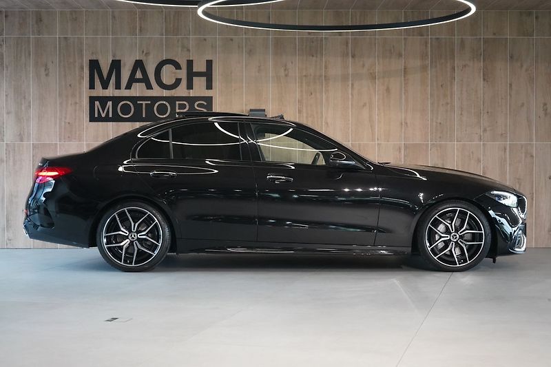 Mercedes-Benz Třídy C 300d 4MATIC AMG, Panorama, HUD - fotka 6 z 50