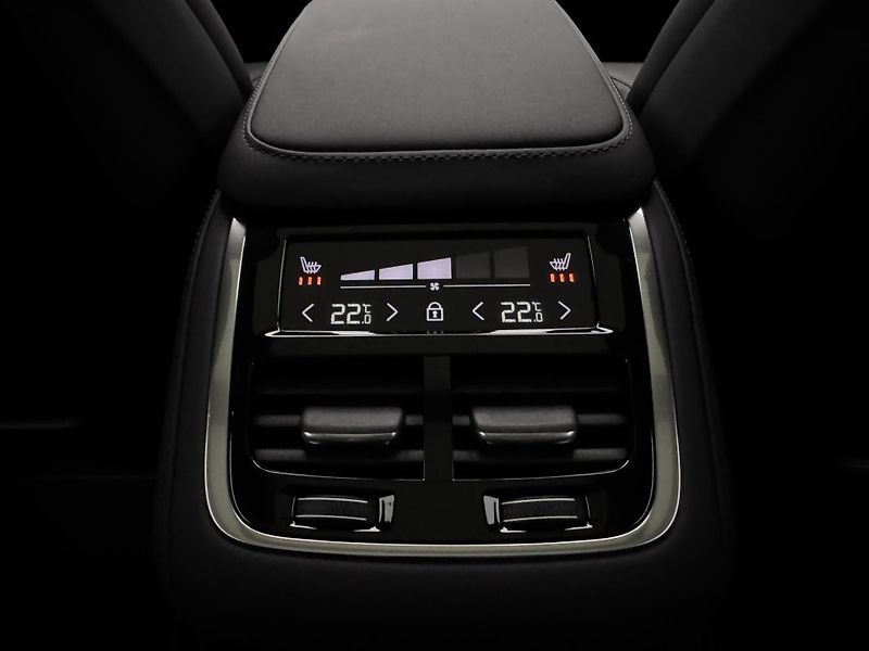 Volvo XC90 (2026) T8 AWD Plug-in BRIGHT PLUS 7m - fotka 18 z 27