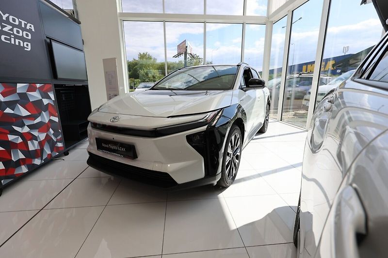 Toyota bZ4X Executive AWD 73.1 kWh - fotka 2 z 18