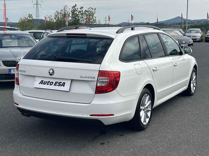 Škoda Superb (2014) 2.0 TDi, ČR, Bixen, autoAC - fotka 4 z 16