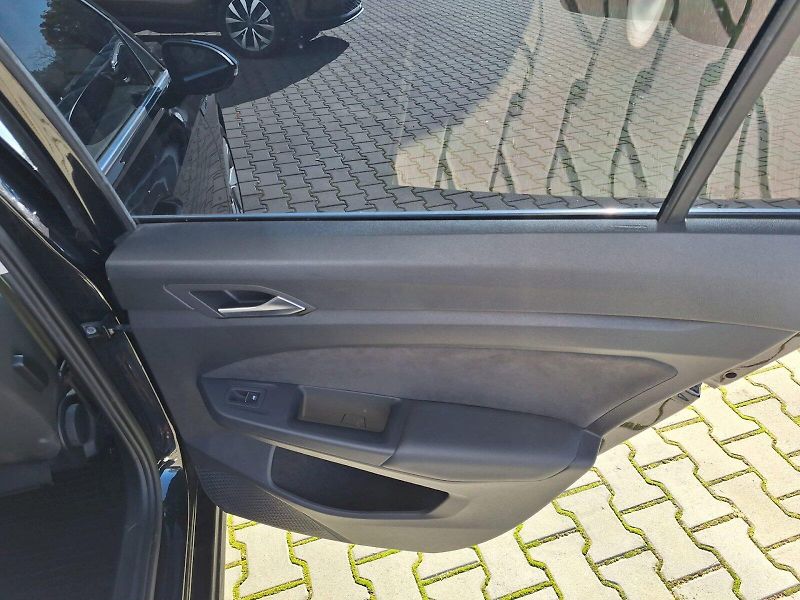 Volkswagen Golf (2023) Variant VIII / 2.0 TDI / 110 k - fotka 29 z 33