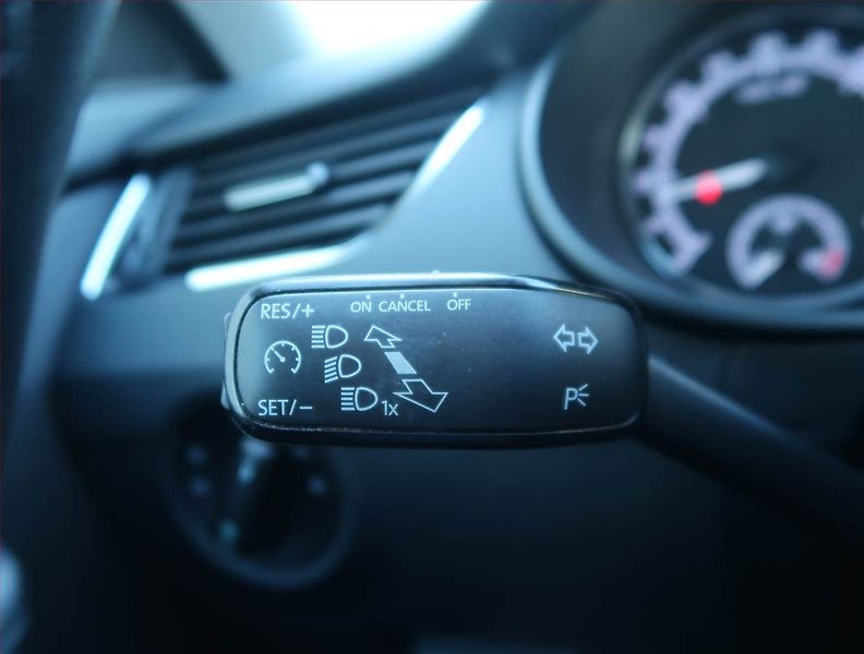 Škoda Octavia (2019) Ambition 1.6 TDI, Tempomat - fotka 19 z 23