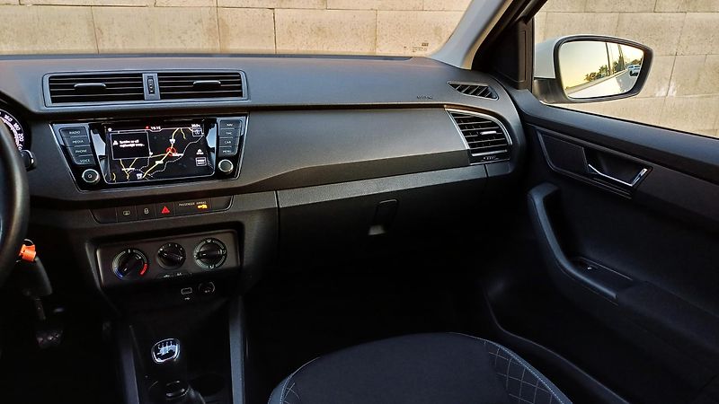 Škoda Fabia combi TSI 70kW-NAVIGACE-TZ-DPH - fotka 18 z 50