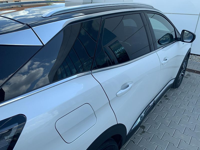 Peugeot 3008 GT 1,6 PT PHEV 165 kW EAT8 - fotka 25 z 29