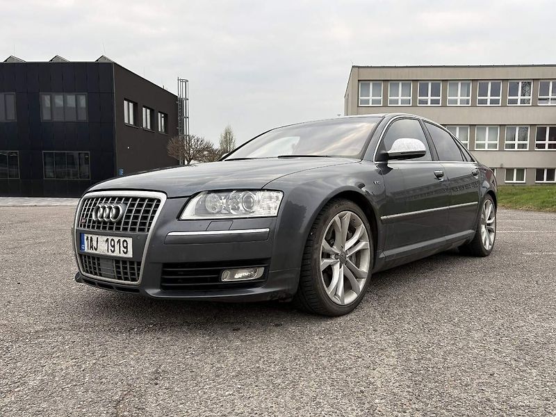 Audi S8 (2008) Audi S8, 5.2V10 331kW - fotka 4 z 21