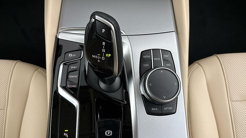 BMW Řada 5 518d AUT Touring - fotka 25 z 29