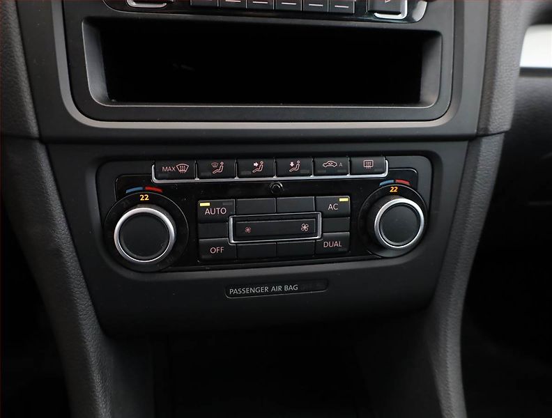 Volkswagen Golf (2012) 1.4 TSI, Park. senzory - fotka 9 z 17