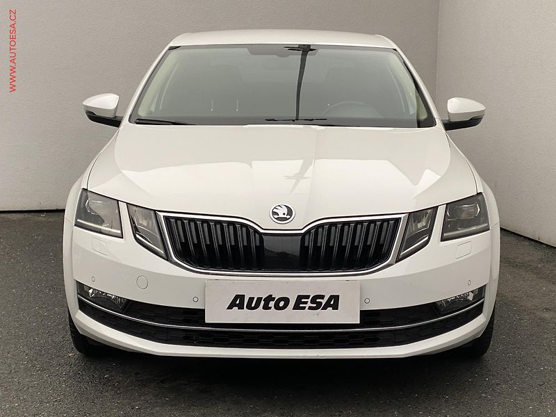 Škoda Octavia (2018) 1.8 TSI, ČR, DSG, LED - fotka 2 z 19