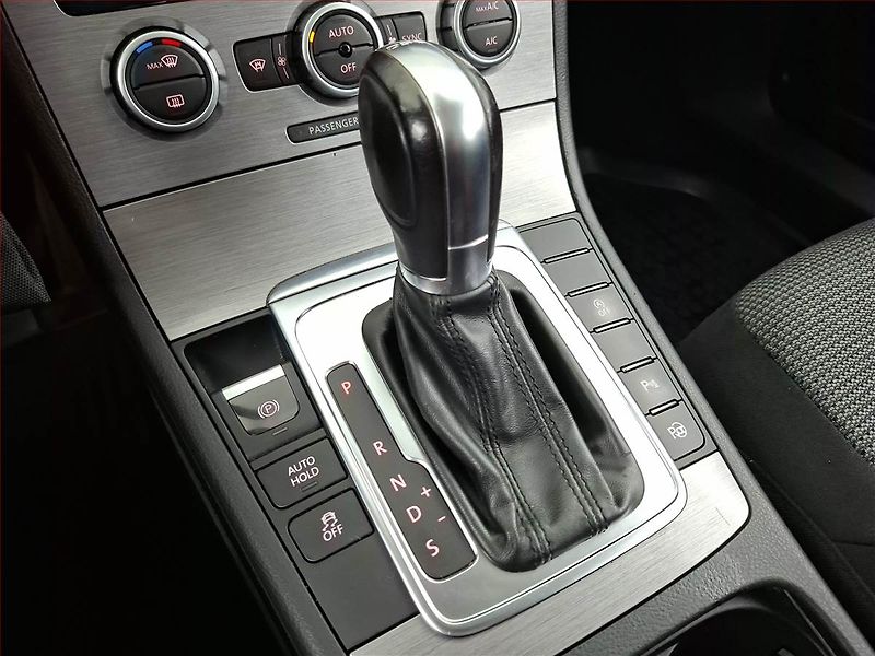 Volkswagen Passat (2012) 2.0 TDI, Automat, Xenony - fotka 13 z 19