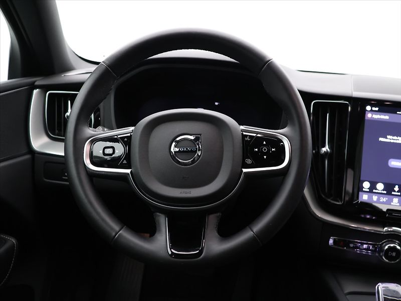 Volvo XC60 2,0 B5 AWD Plus Black Ed. AT - fotka 14 z 31