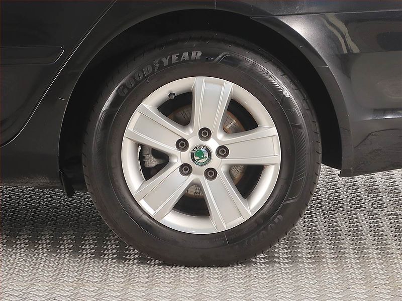 Škoda Octavia (2011) 1.6 TDI, Automat, Serv.kniha - fotka 15 z 17