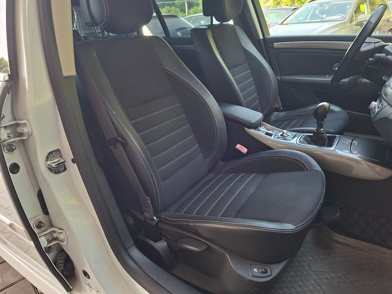 Renault Laguna (2013) 2.0dCi 110kW BLACK EDITION - fotka 21 z 38