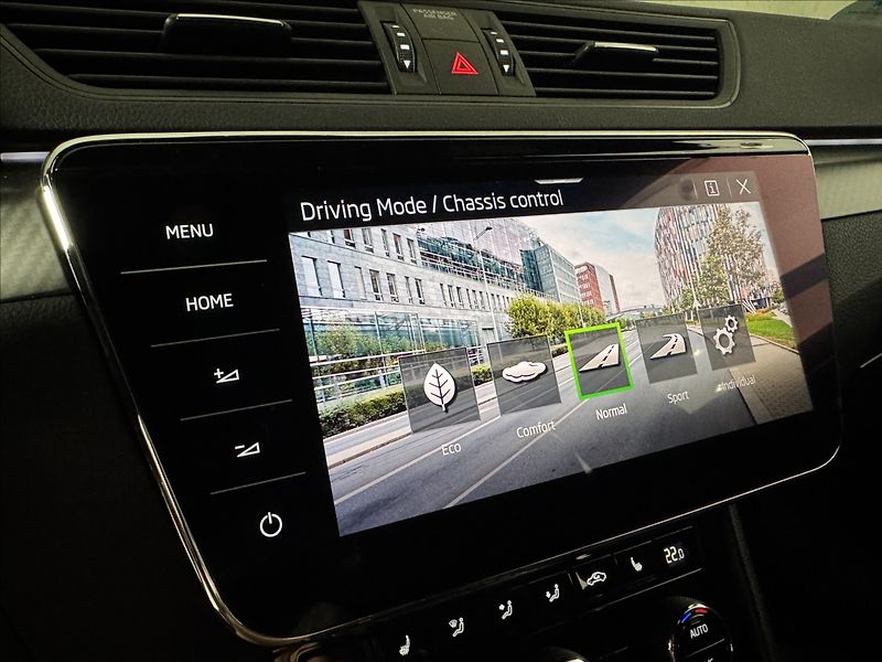 Škoda Superb 2,0 TDi  Sportline LED Virtual - fotka 35 z 48