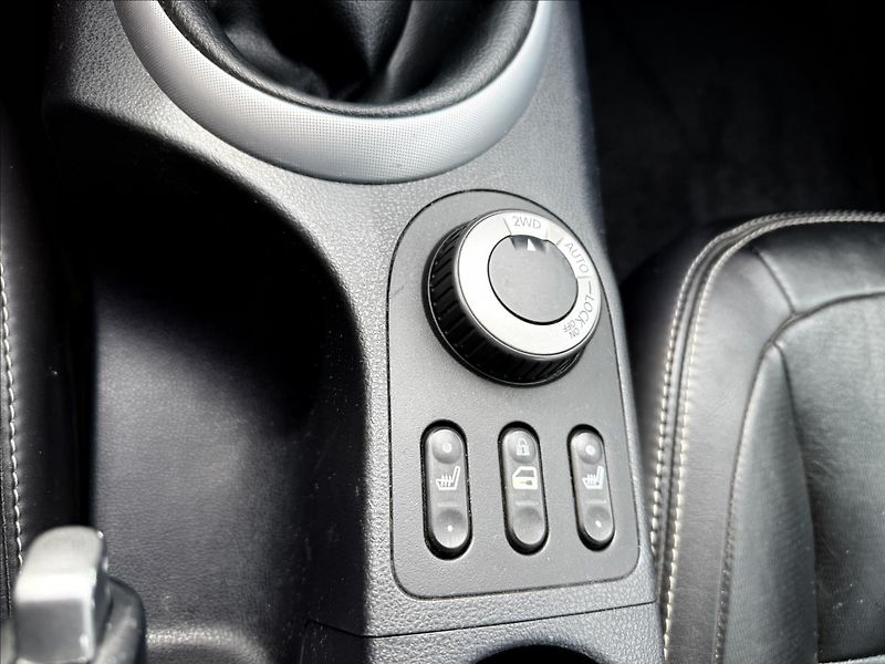 Nissan Qashqai 2,0 i Tekna - fotka 17 z 23