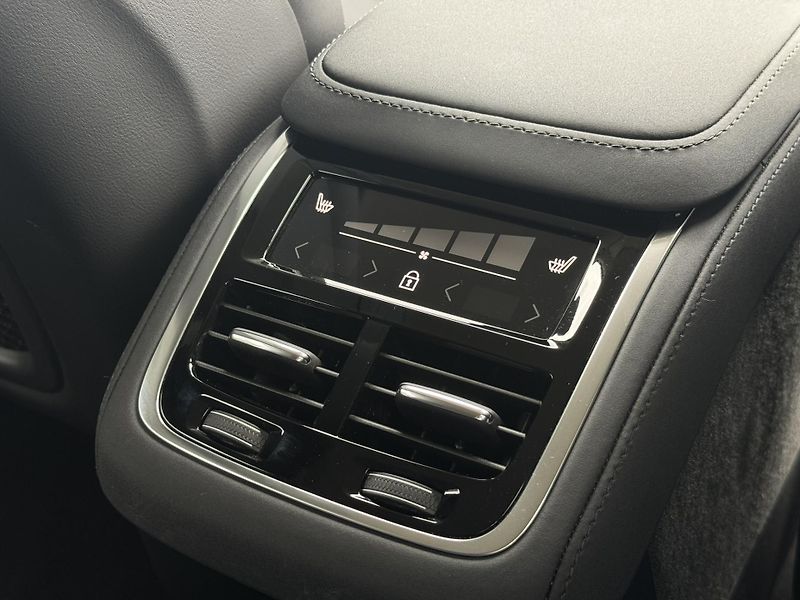 Volvo XC90 B5 AWD PLUS 360/ 7.m* / +kola  - fotka 24 z 49