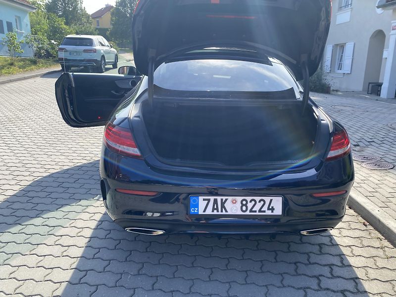 Mercedes-Benz Třídy C (2017) C 180 Coupé AMG Line - fotka 10 z 16