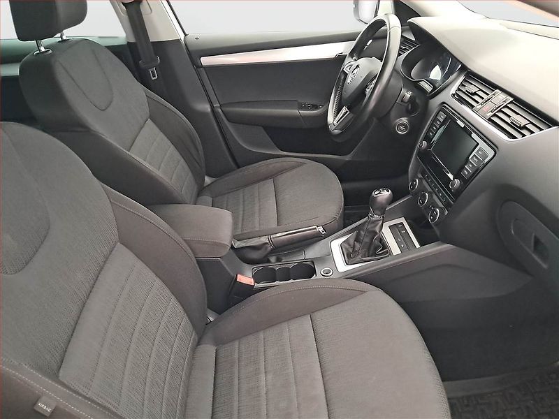 Škoda Octavia (2015) Style 1.6 TDI, Serv.kniha - fotka 9 z 18