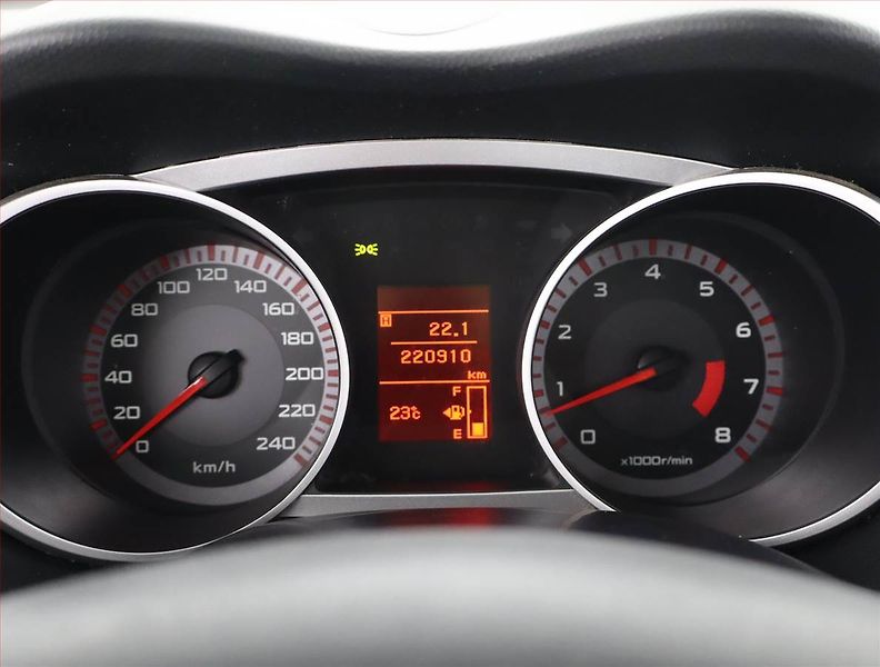 Mitsubishi Outlander (2009) 2.4 MIVEC, po STK, jezdí dobře - fotka 11 z 16