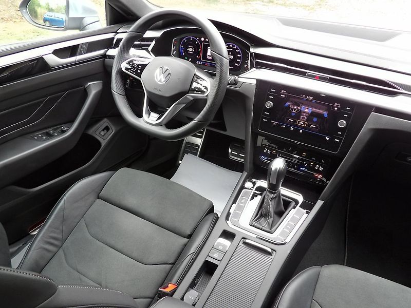 Volkswagen Arteon Shooting Brake 2.0TDI DSG 4Motion Rline Tažné - fotka 24 z 36