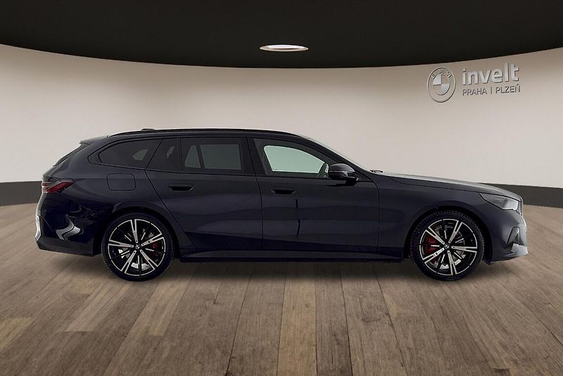 BMW Řada 5 540d xDrive Touring - fotka 2 z 16