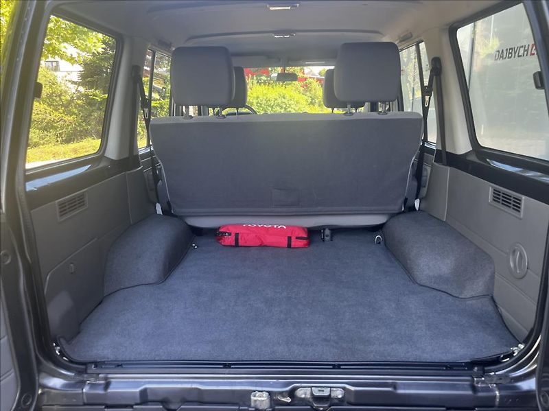 Toyota Land Cruiser GRJ76 4,0 V6 5MT - fotka 11 z 33