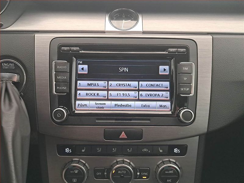 Volkswagen Passat (2013) 2.0 TDI, Automat, Xenony - fotka 12 z 16