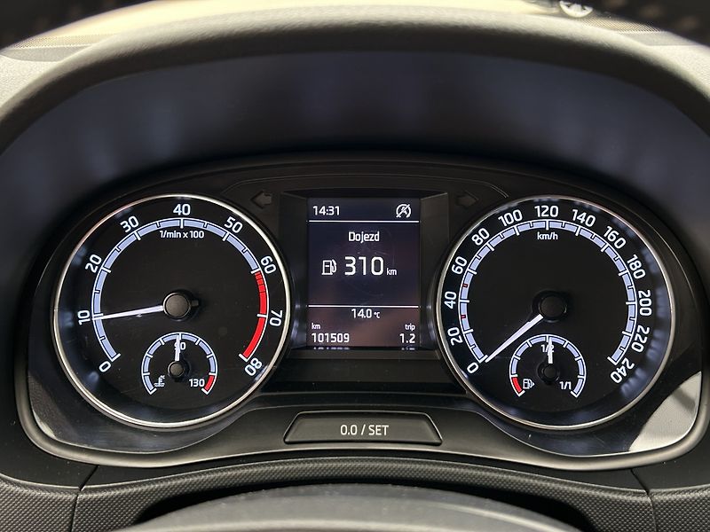 Škoda Fabia 1.0 TSI  Ambition   Plus - fotka 7 z 29