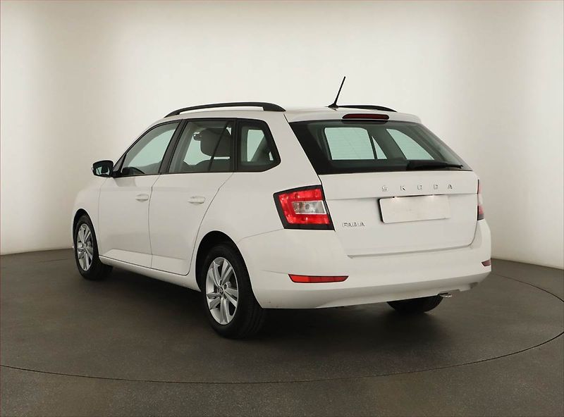 Škoda Fabia (2022) Ambition 1.0 TSI, ČR,1.maj - fotka 4 z 13