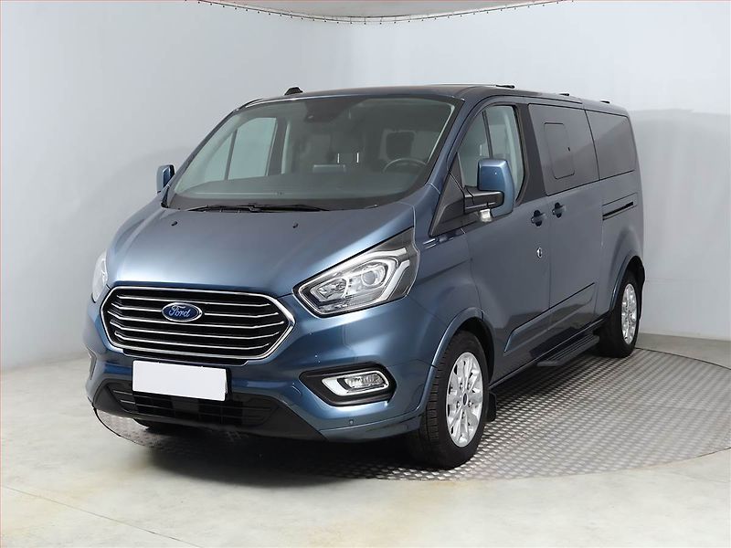 Ford Tourneo Custom (2023) Titanium 2.0 EcoBlue, ČR, 1Maj - fotka 2 z 17