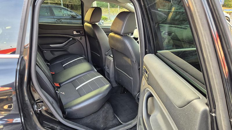 Ford Kuga (2011) 2.0 TDCi 4x4 Titanium, ČR - fotka 11 z 52