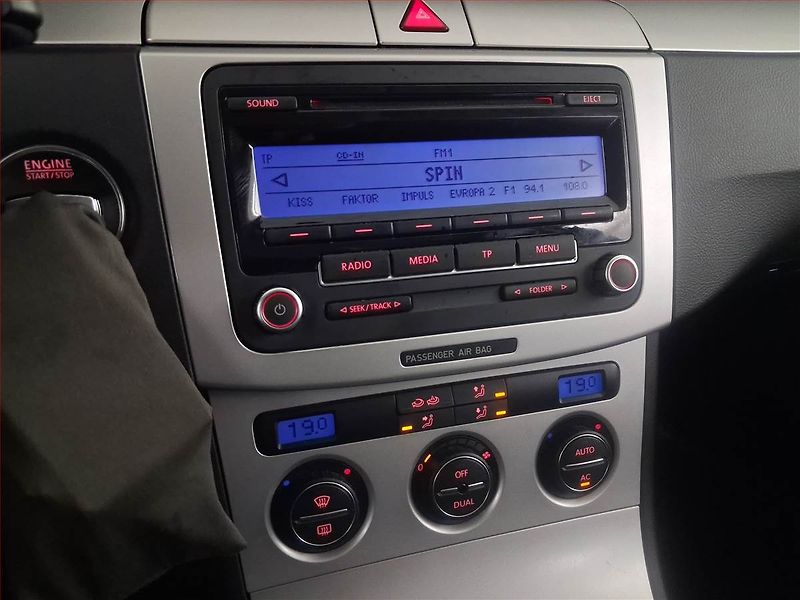 Volkswagen Passat (2009) Comfortline 2.0 TDI - fotka 12 z 16